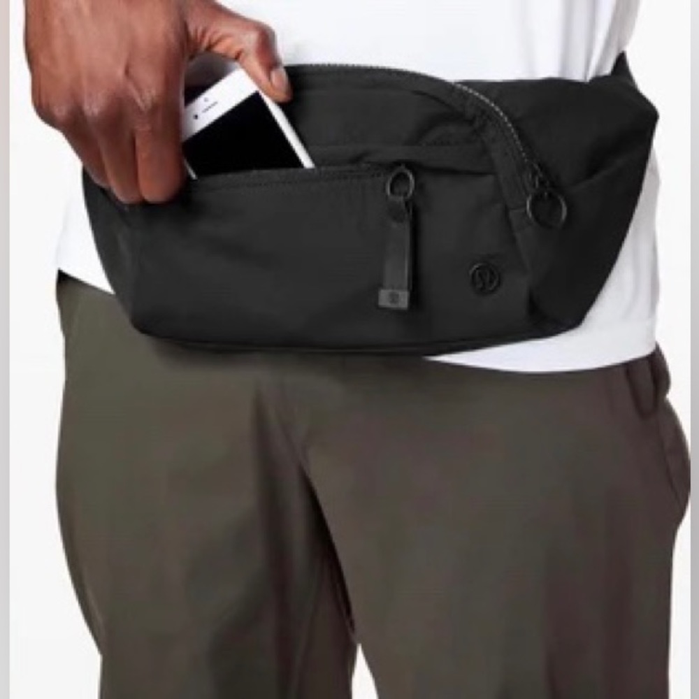 Lululemon on the beat belt bag in black nylon